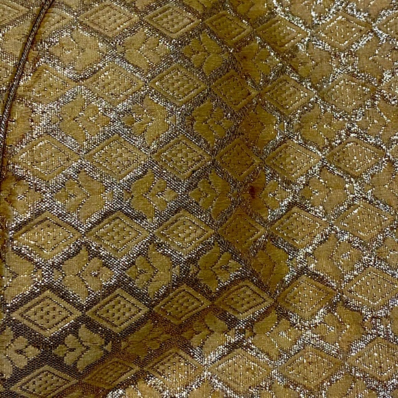 Golden Saree blouse - Picture 2 of 3